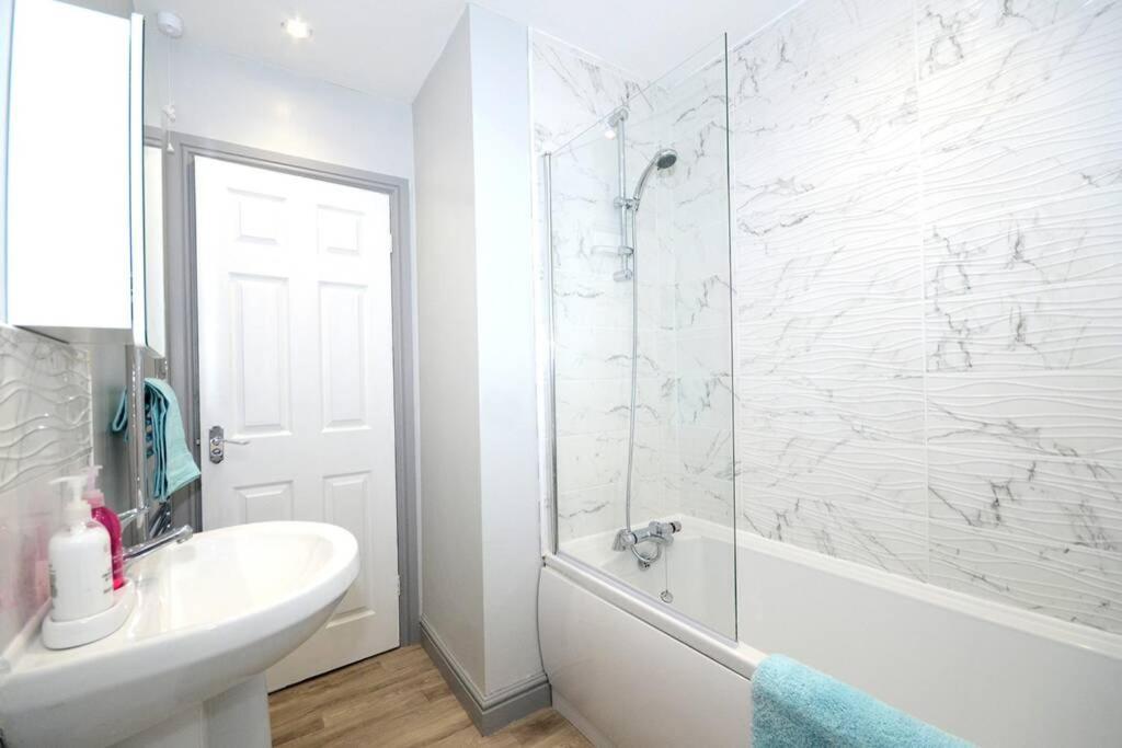 Renovated House Near Darlington Train Station. Villa Esterno foto