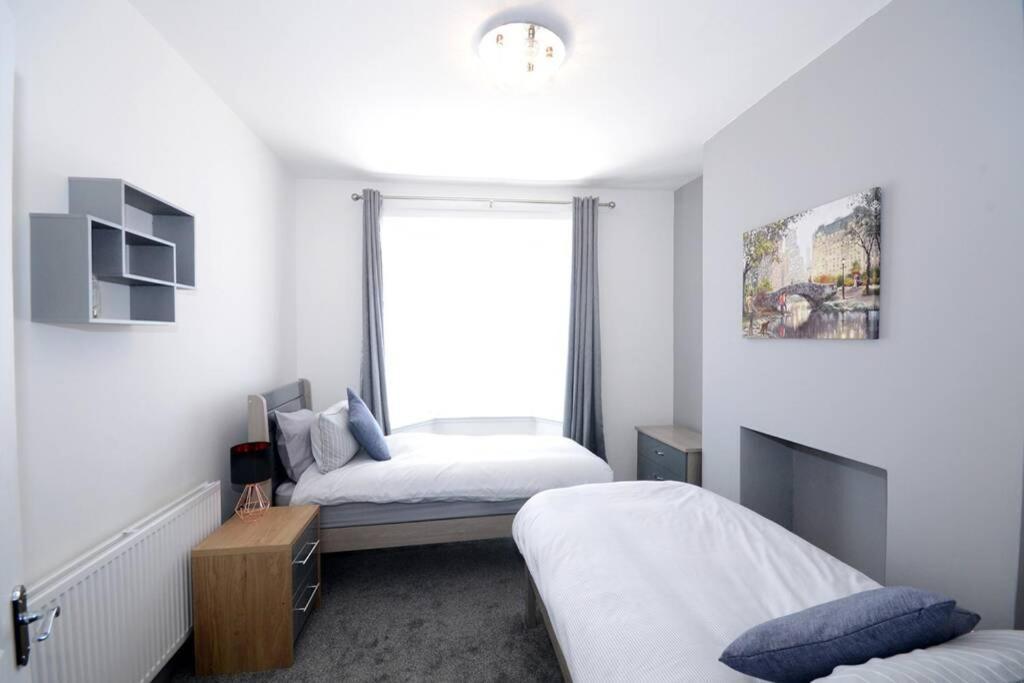 Renovated House Near Darlington Train Station. Villa Esterno foto