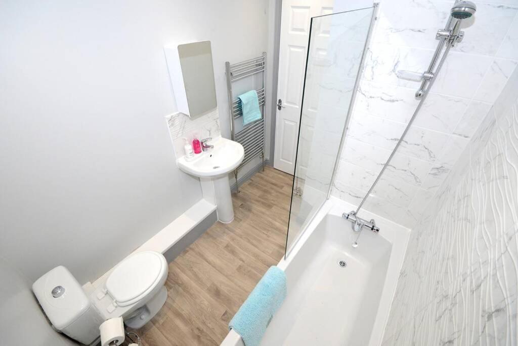 Renovated House Near Darlington Train Station. Villa Esterno foto